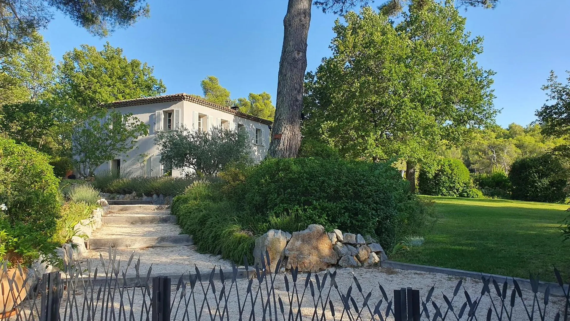Lou Pantai, Bed And Breakfast, Double Room Aix-en-Provence France